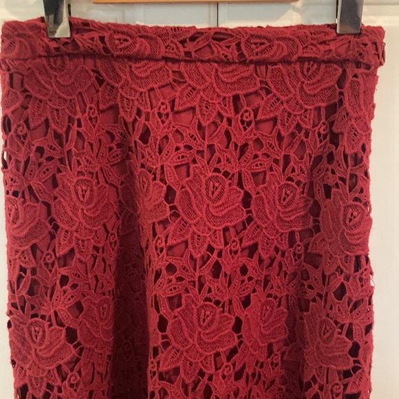 ZARA💫Women’s Burgundy Crochet Lace Overlay Mid Length Skirt - Picture 5 of 11